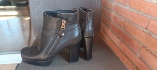 Botines de tacón negros con cremallera