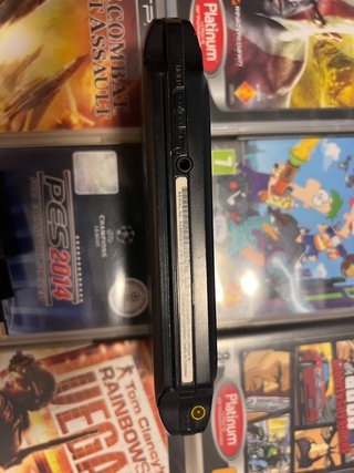 Console Sony PSP nera + caricatore + giochi