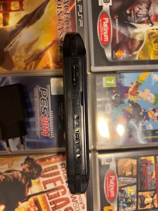 Console Sony PSP nera + caricatore + giochi