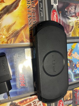 Console Sony PSP nera + caricatore + giochi