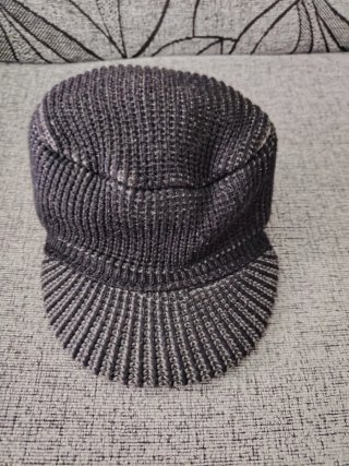Gorra tejida mujer negra y gris