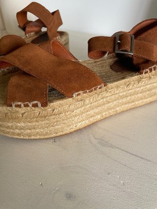 Sandalias de piel con plataforma