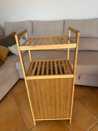 Cesto per biancheria in bambù con ripiani
