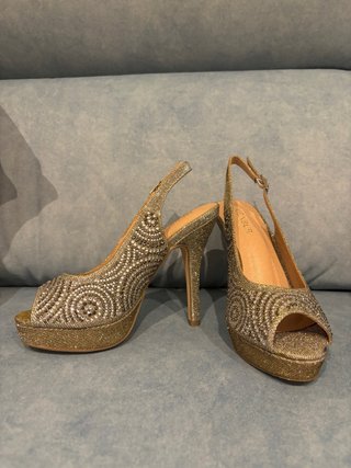 Zapatos de fiesta Menbur dorados y plateados