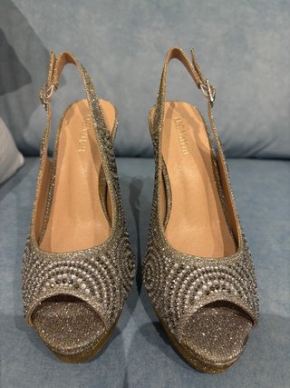 Zapatos de fiesta Menbur dorados y plateados