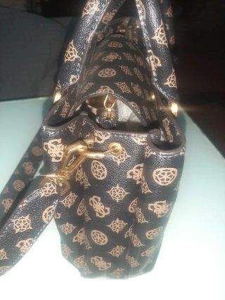 Bolso y monedero Guess a juego