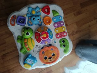 Mesa de actividades para bebé