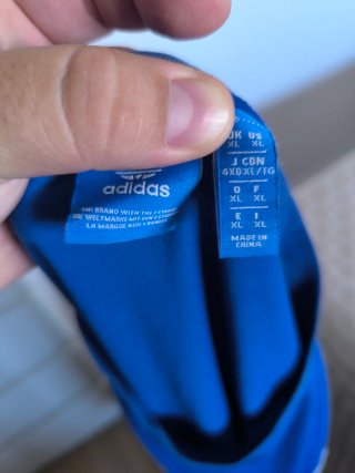Camiseta y Gorra Adidas Camuflaje Azul
