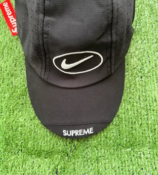 Gorra Nike Air x Supreme Negra