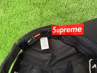 Gorra Nike Air x Supreme Negra