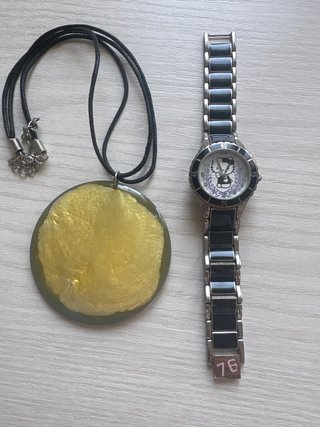 Reloj Hello Kitty y Colgante Dorado