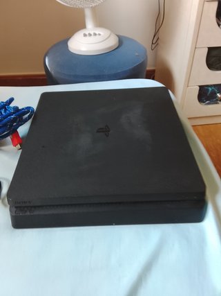 PS4 Slim 500GB Negra + 4 Juegos FIFA