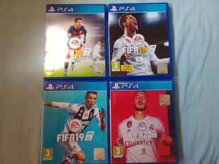 PS4 Slim 500GB Negra + 4 Juegos FIFA