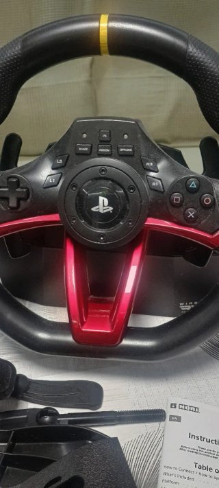 Volante Hori con Pedales para PS4/PS5
