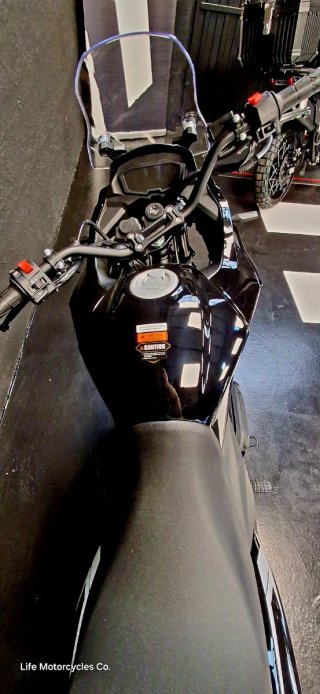 CYCLONE CARRERA 125CC Moto Aventura Negra