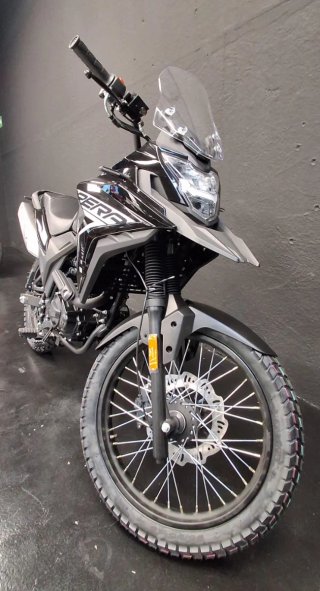 CYCLONE CARRERA 125CC Moto Aventura Negra