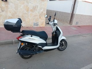 Yamaha Scooter Blanco