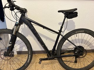 Bicicleta de montaña negra