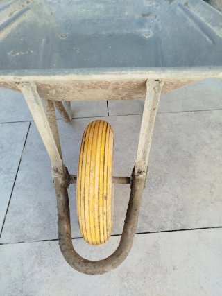Carretilla de obra metálica