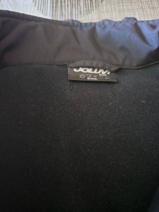 Chaqueta negra con logo hombre