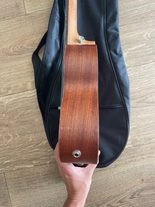 Ukelele electroacústico 4sten con funda casi nuevo