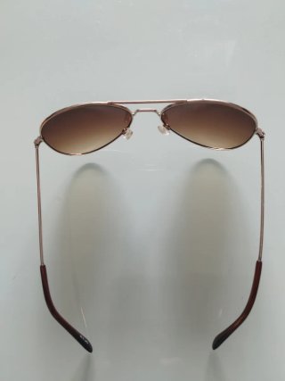 Gafas de sol aviador doradas y marrones