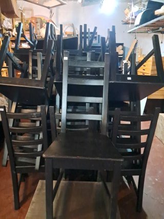 50 Sillas de madera negra