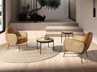 Sillón de cuero y ratán