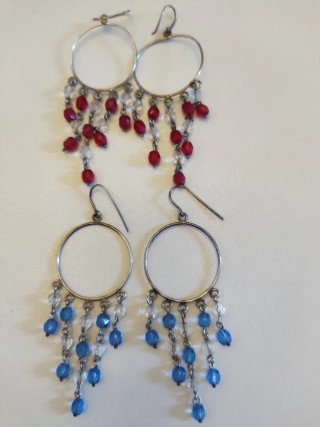 Pendientes largos bisutería rojos y azules