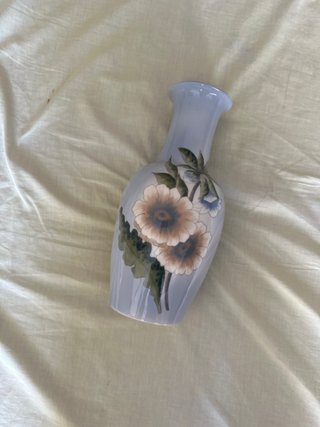 Jarrón de porcelana con flores