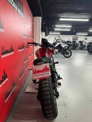 YAMAHA XSR 700 DEL AÑO 2018 !! IMPECABLE ESTADO !!