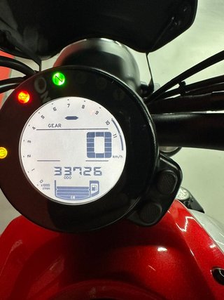 YAMAHA XSR 700 DEL AÑO 2018 !! IMPECABLE ESTADO !!