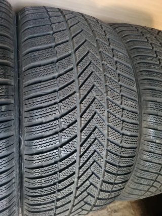 Neumáticos de invierno 285 40r21 109v brigestone