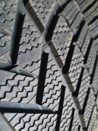 Neumáticos de invierno 285 40r21 109v brigestone