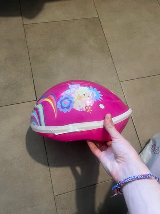Casco Barbie rosa infantil