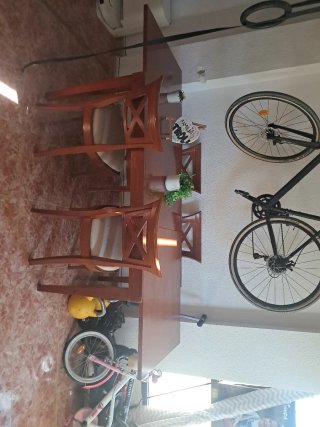 Mesa extensible de madera y 4 sillas