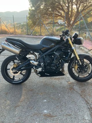Triumph Street Triple 675 Negra