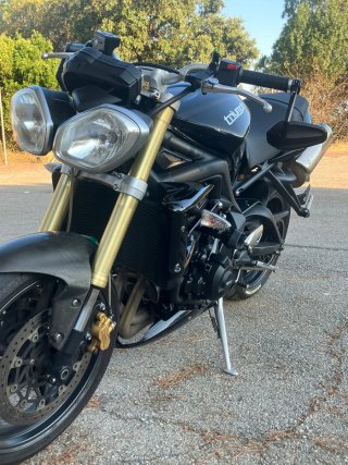 Triumph Street Triple 675 Negra
