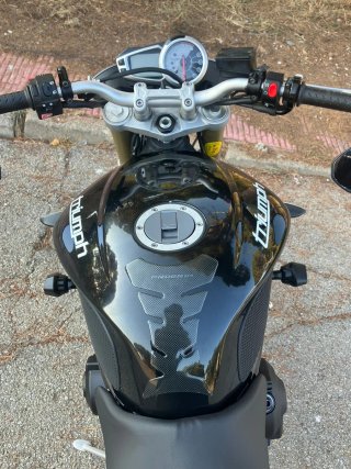 Triumph Street Triple 675 Negra