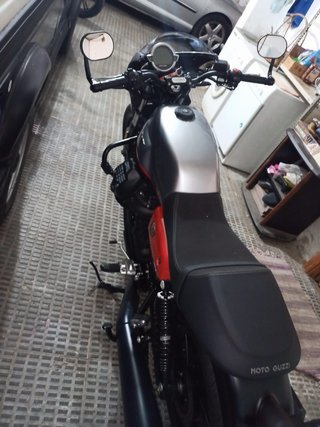Moto Guzzi V7 Roja y Plata