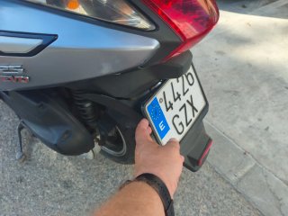 Sym GTS 125cc Maxi Scooter Plata