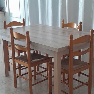Mesa de comedor y sillas