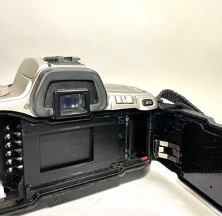 Minolta ST SI Maxxum con dos objetivos