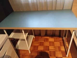 Escritorio Ikea madera y metal azul
