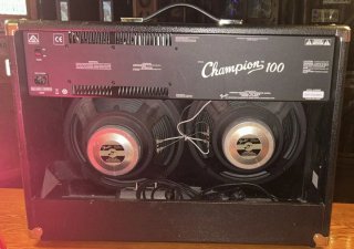 2Amplificadores Fender.champions100 y 212rFrontman