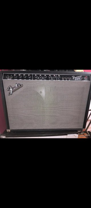 2Amplificadores Fender.champions100 y 212rFrontman