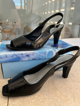 Zapatos de tacón negros