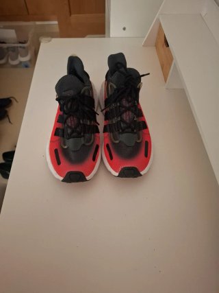 Zapatillas Adidas Lxcon Grises y Rojas