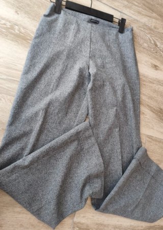 Pantalones grises Stradivarius de tela