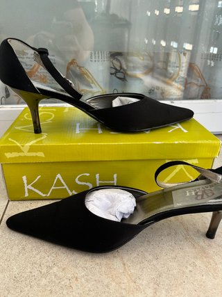 Zapatos de tacón elegantes negros